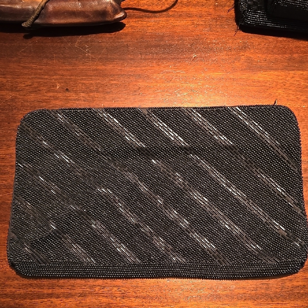 La Regale Black Clutch